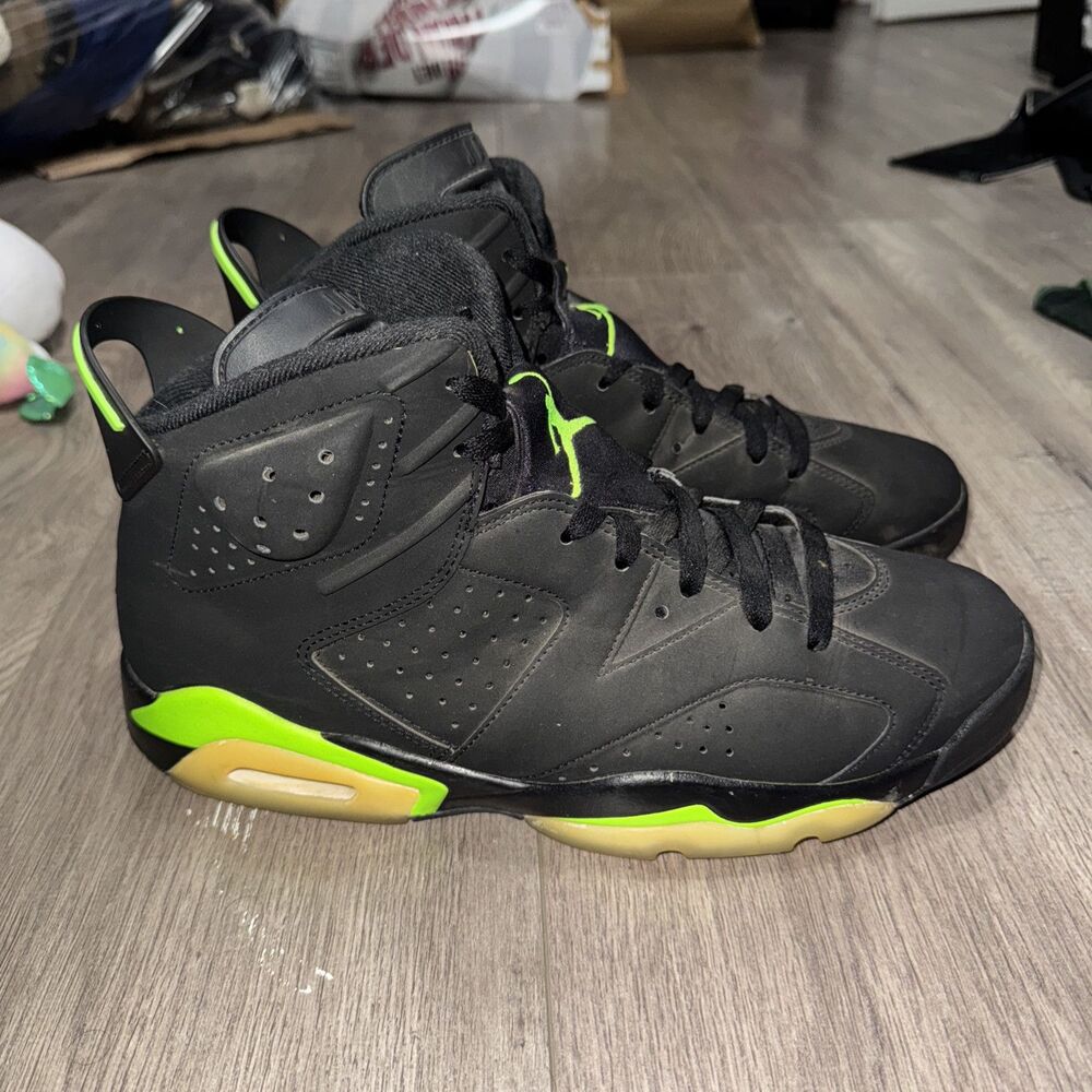 Nike Men’s Black and Neon Green Basketball Sneakers